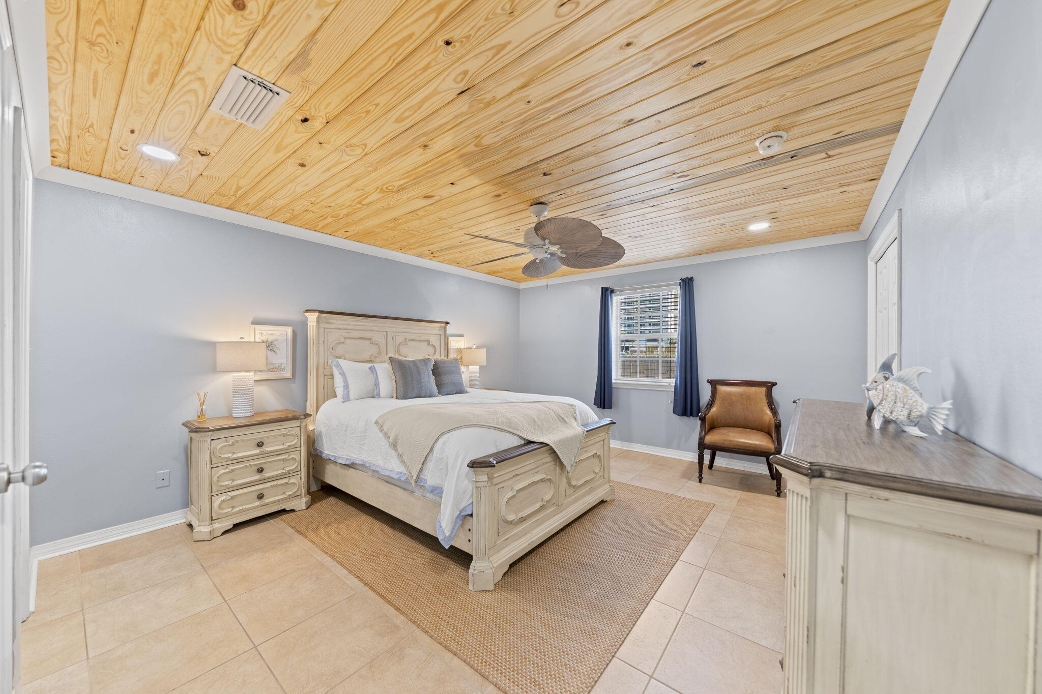 705 Gulf Shore Drive, 401