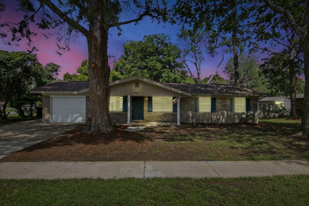 337 NW Victoria Avenue