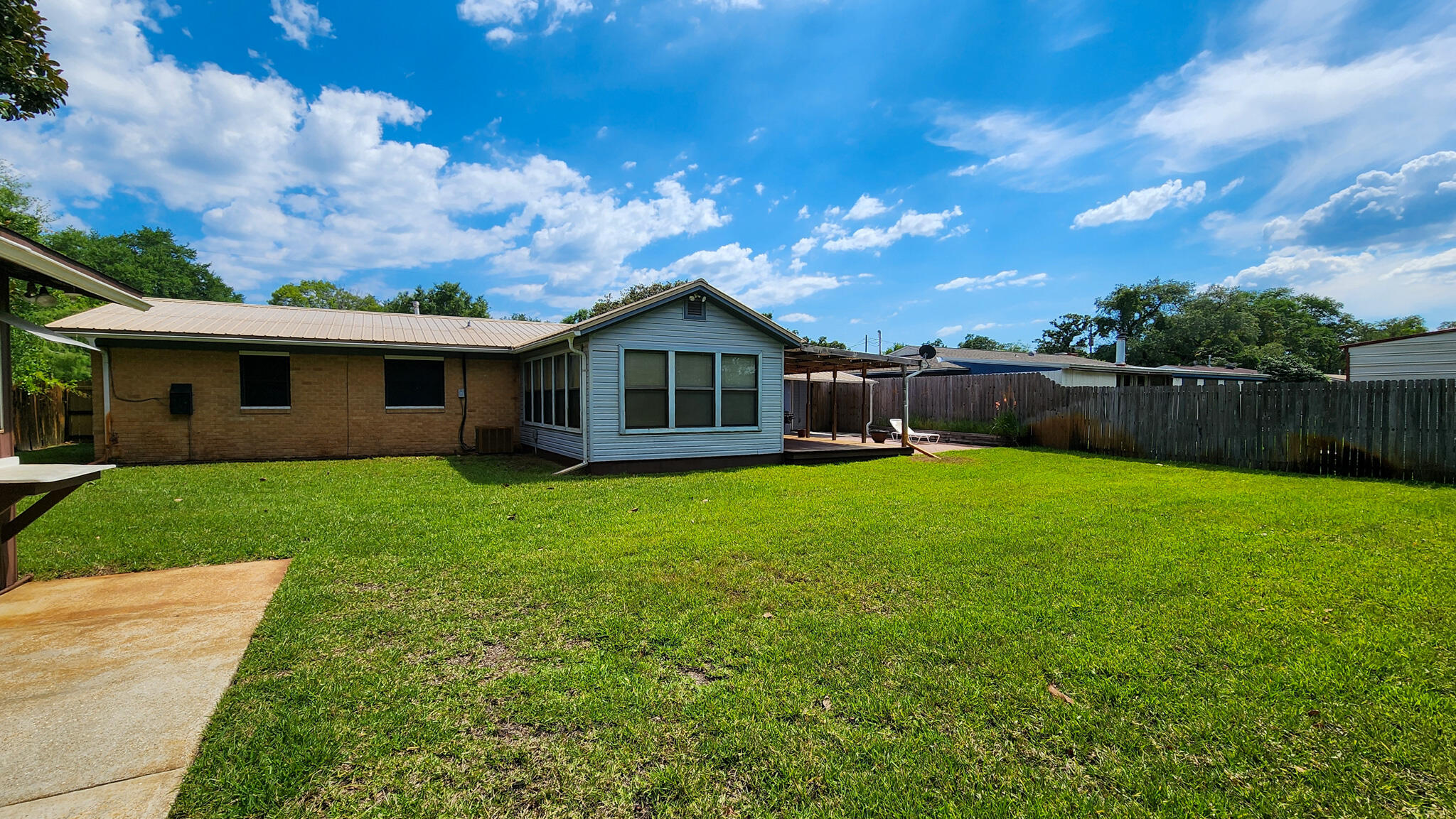 191 SW Baggett Place