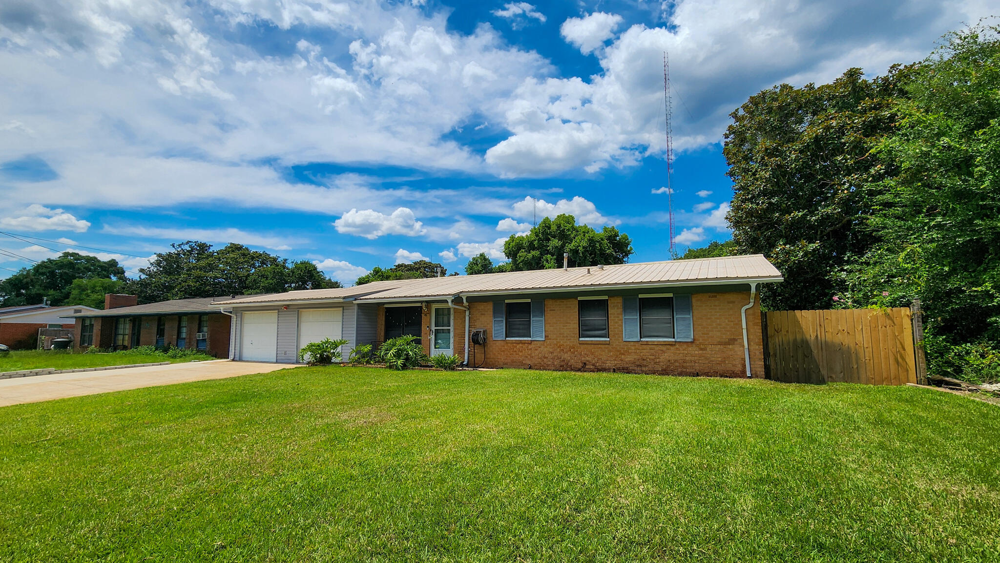 191 SW Baggett Place