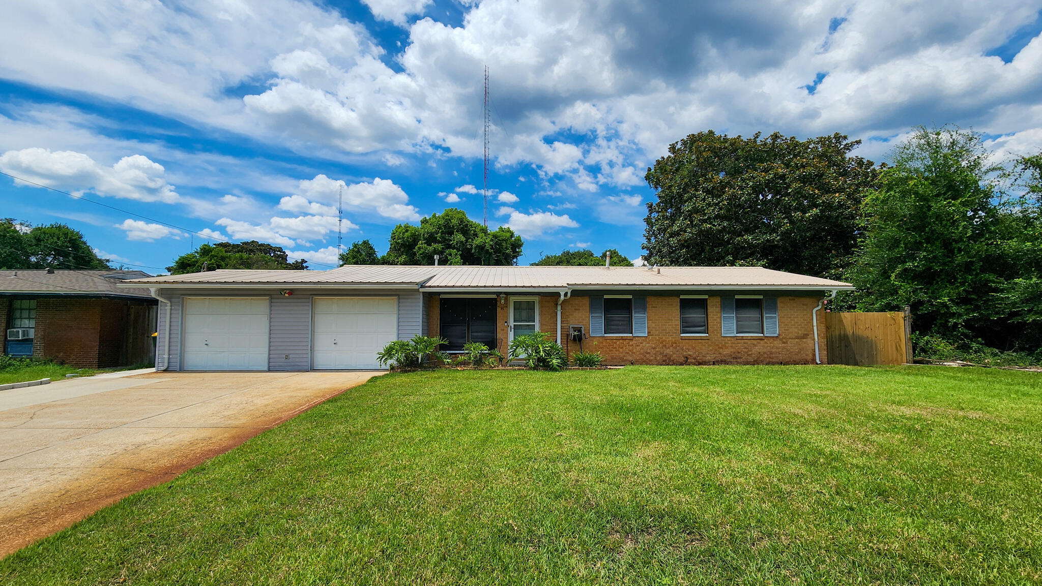 191 SW Baggett Place