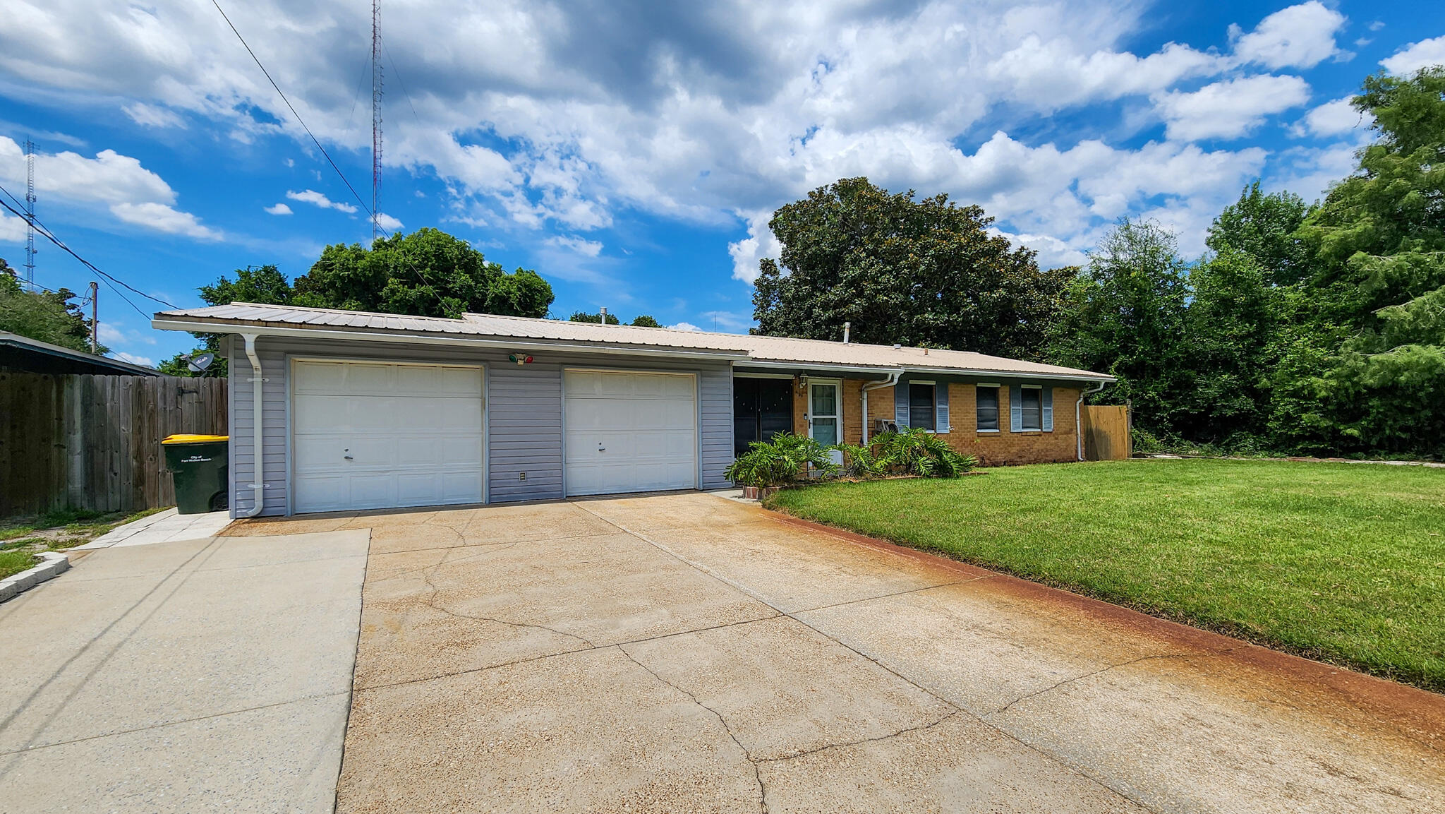 191 SW Baggett Place