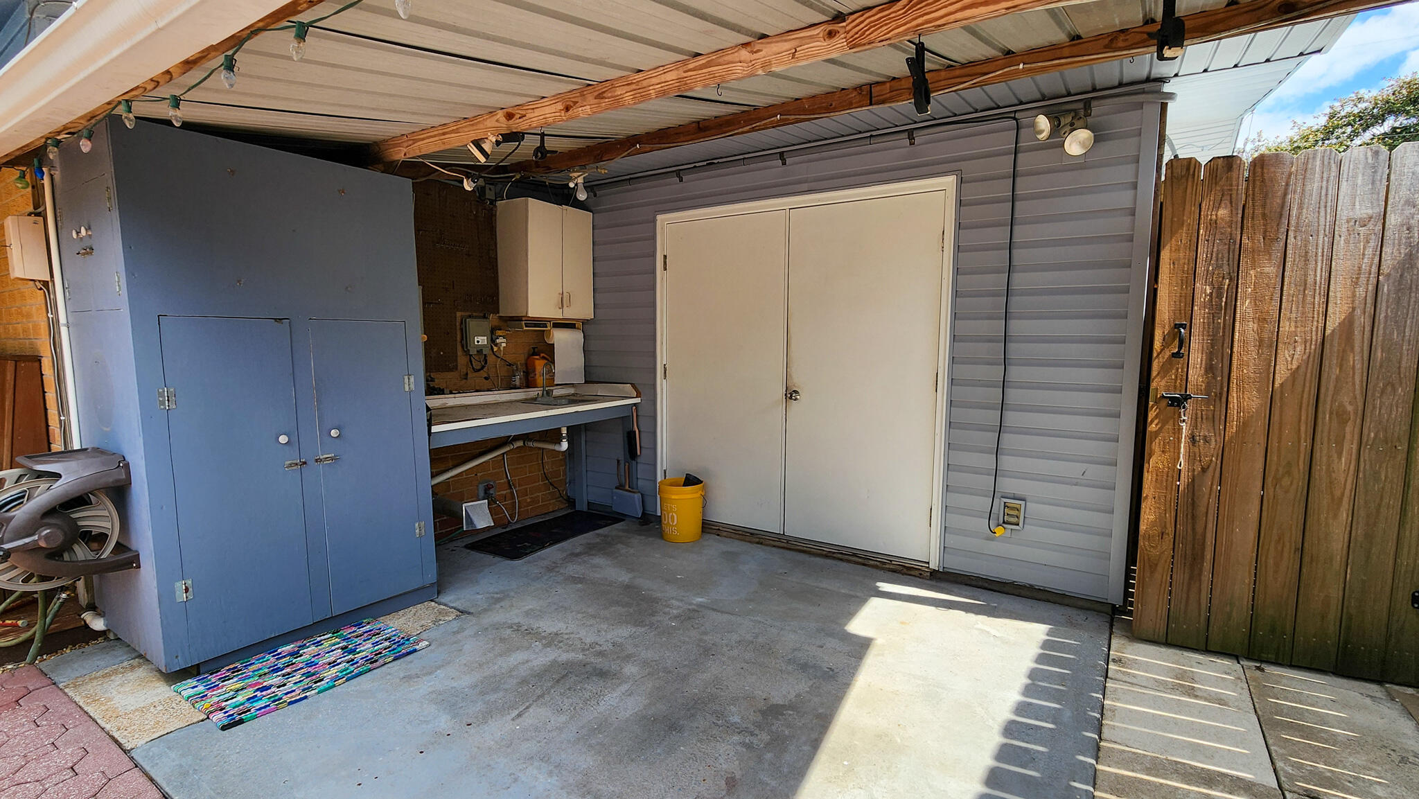 191 SW Baggett Place