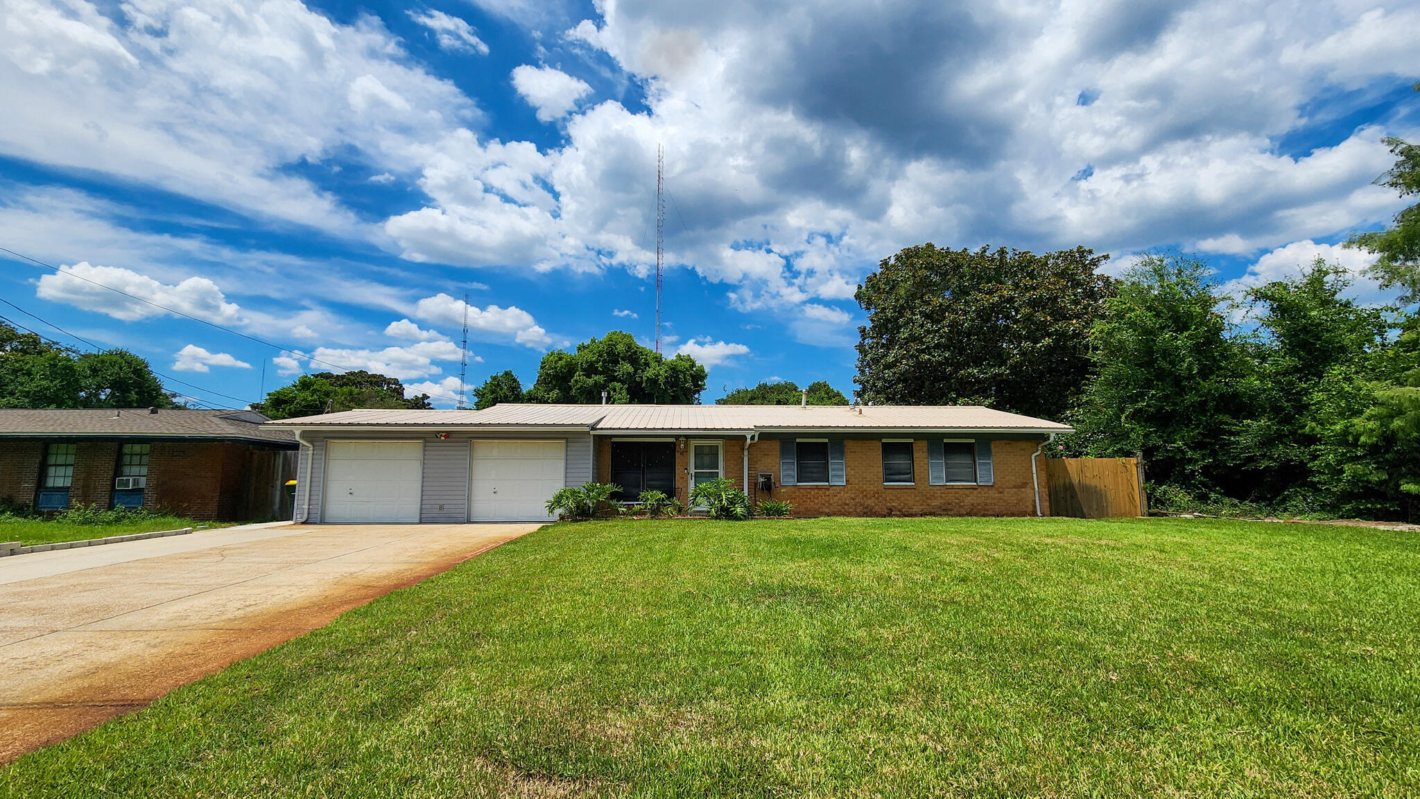 191 SW Baggett Place
