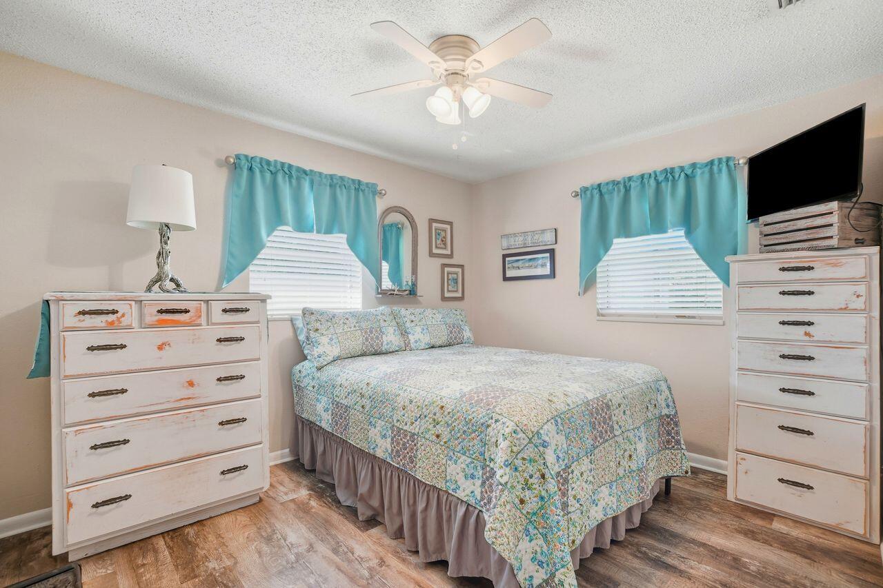 34 NW Hemlock Drive