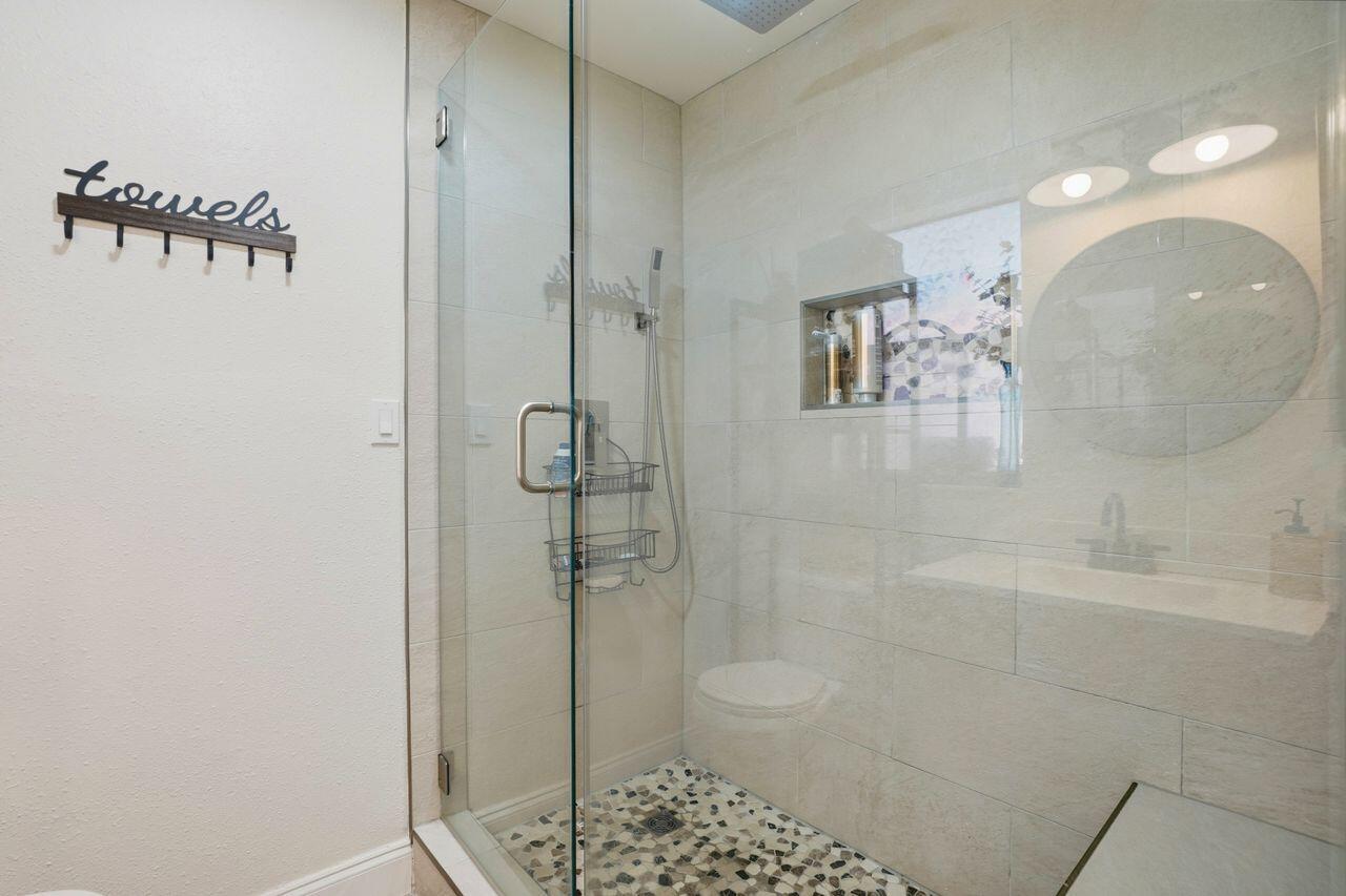 34 NW Hemlock Drive