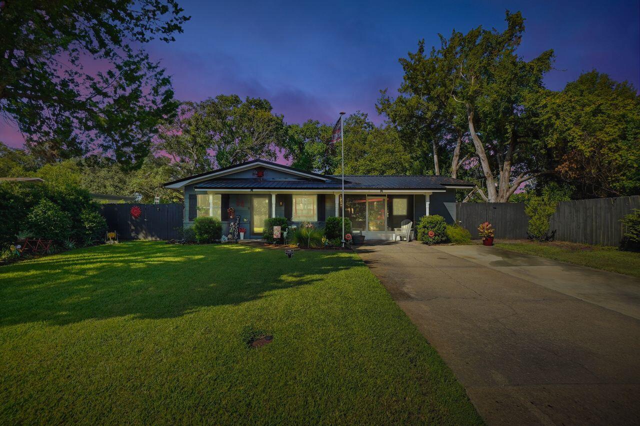 34 NW Hemlock Drive