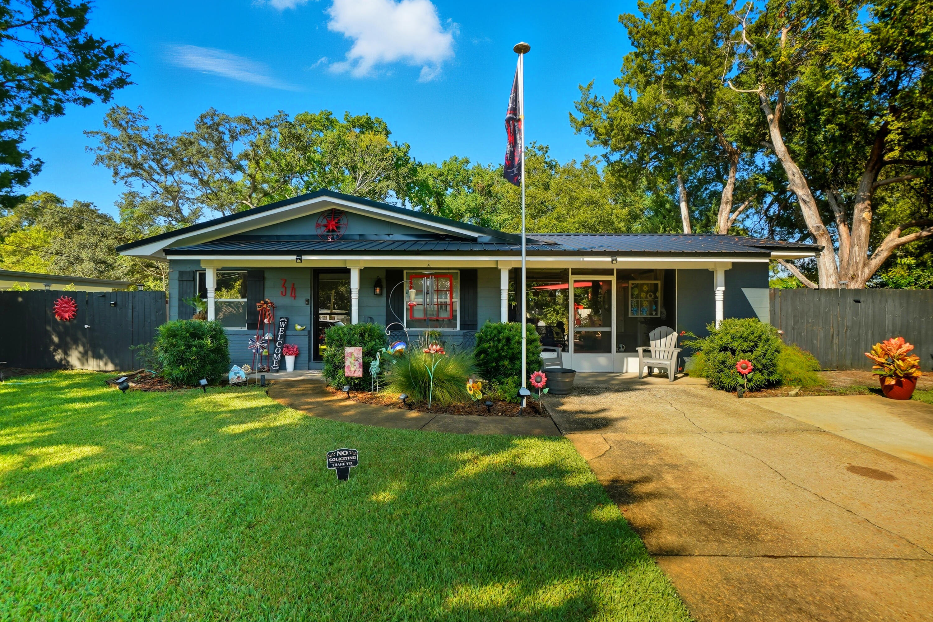 34 NW Hemlock Drive