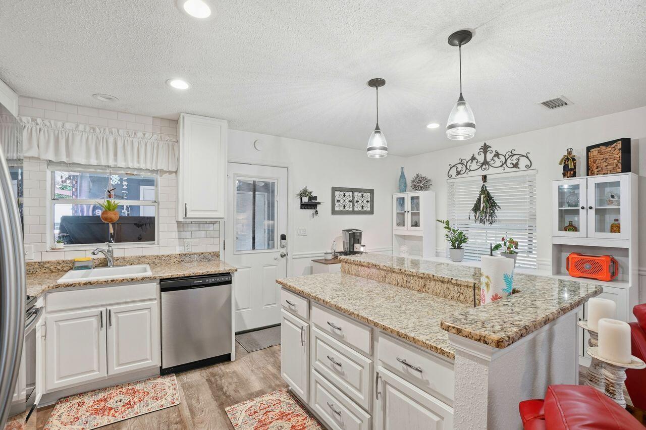 34 NW Hemlock Drive