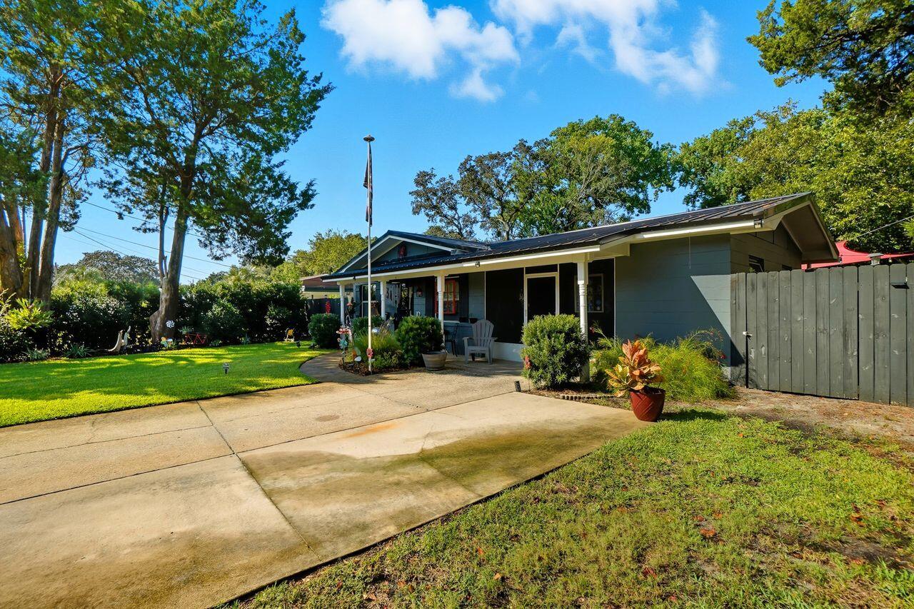 34 NW Hemlock Drive