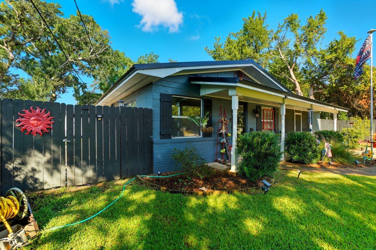 34 NW Hemlock Drive