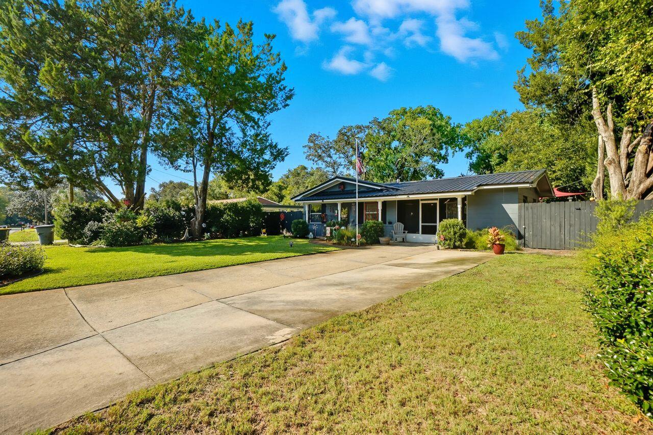 34 NW Hemlock Drive