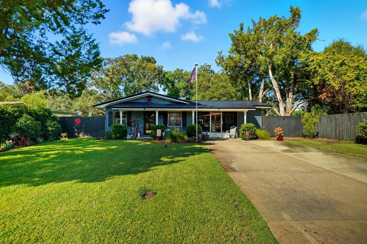 34 NW Hemlock Drive