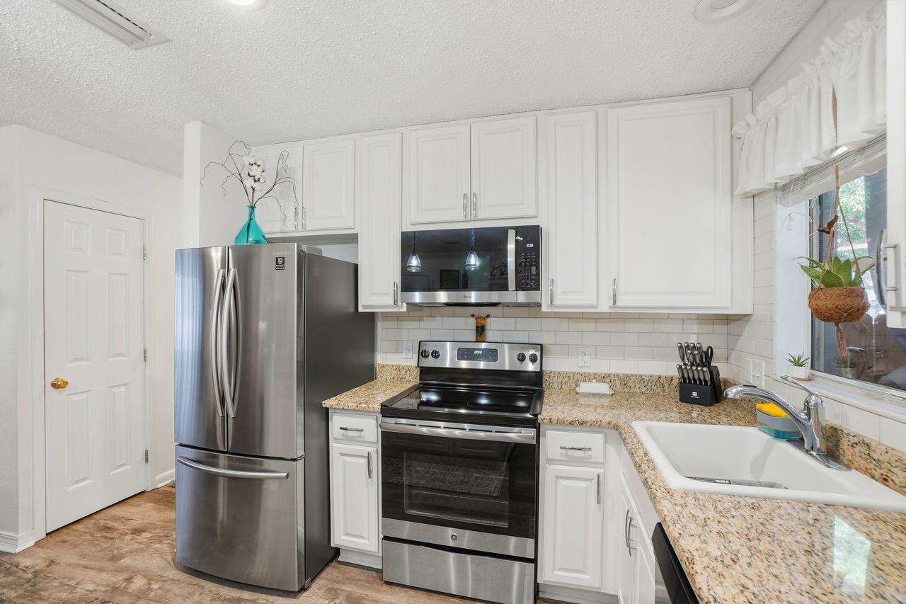 34 NW Hemlock Drive