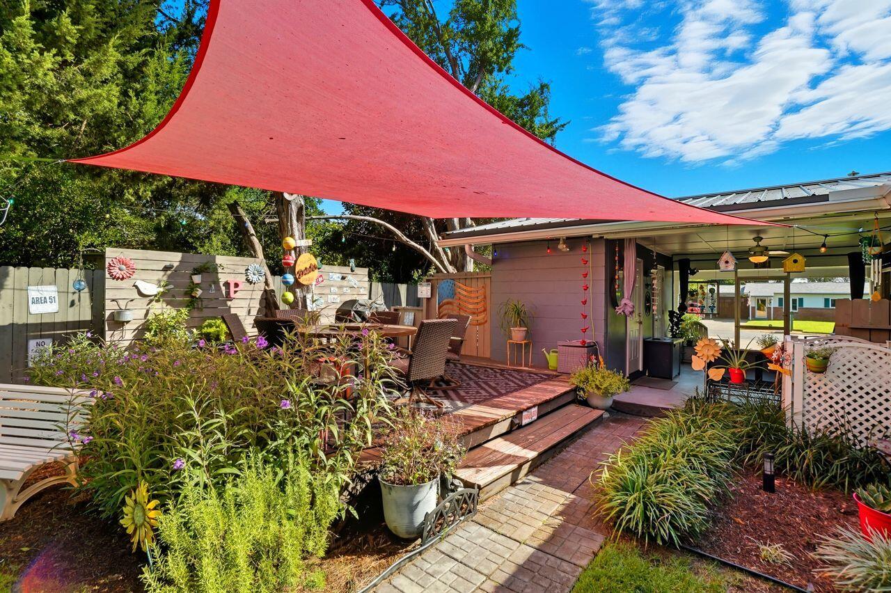 34 NW Hemlock Drive