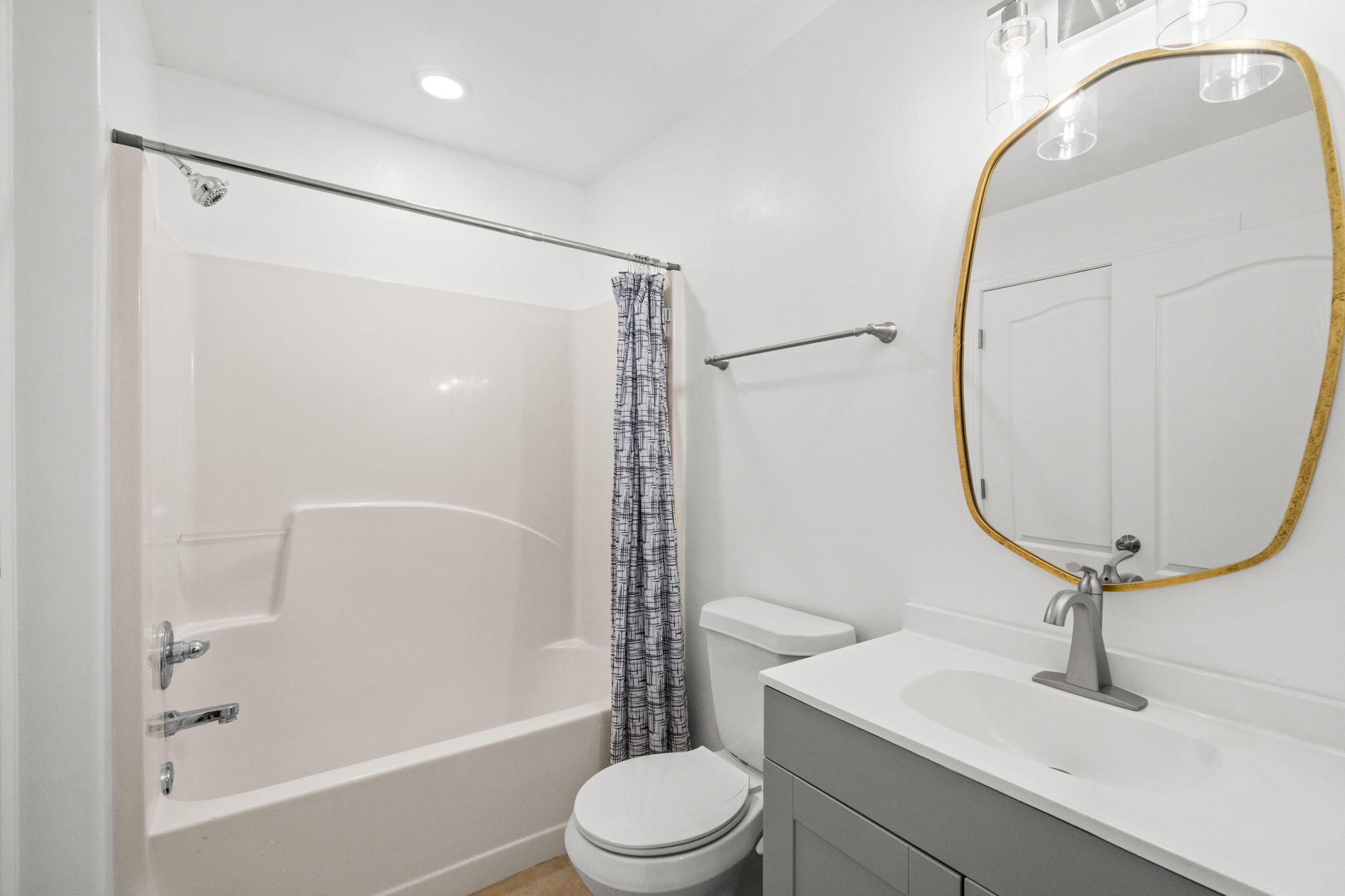 251 MATTIE M KELLY Boulevard Boulevard 302