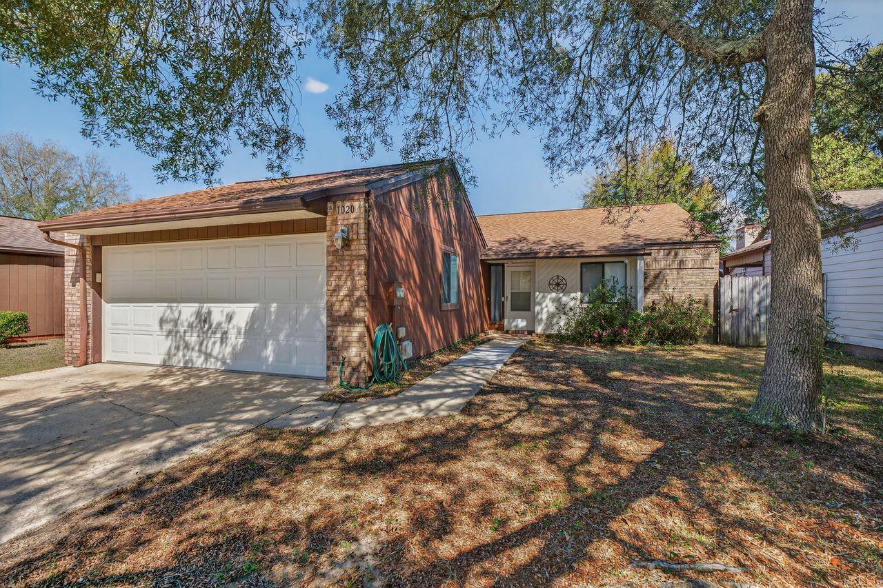 1020 Alderwood Way