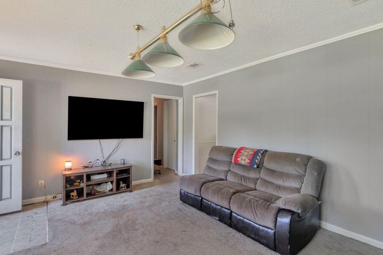 17 NW Highland Drive