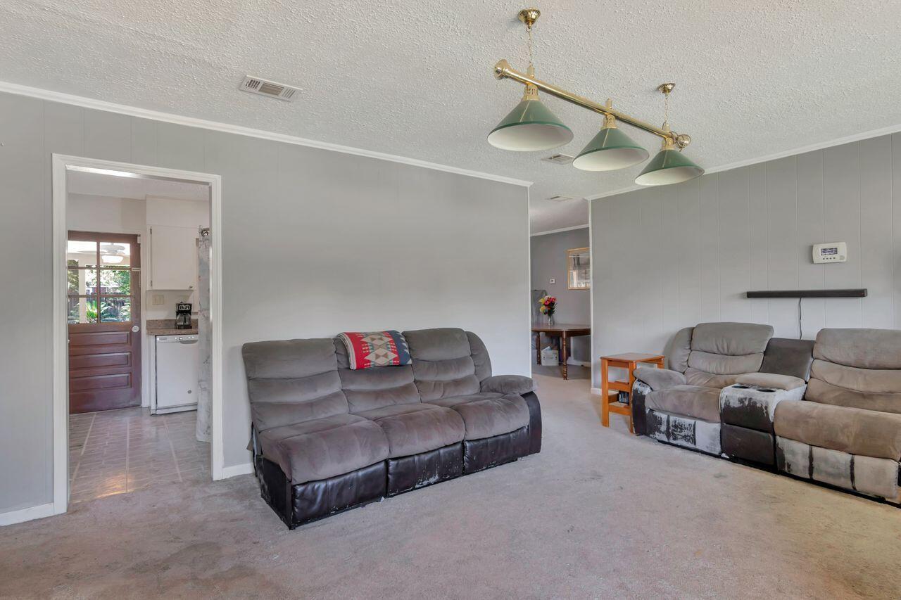 17 NW Highland Drive