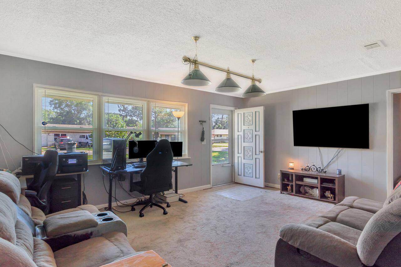17 NW Highland Drive