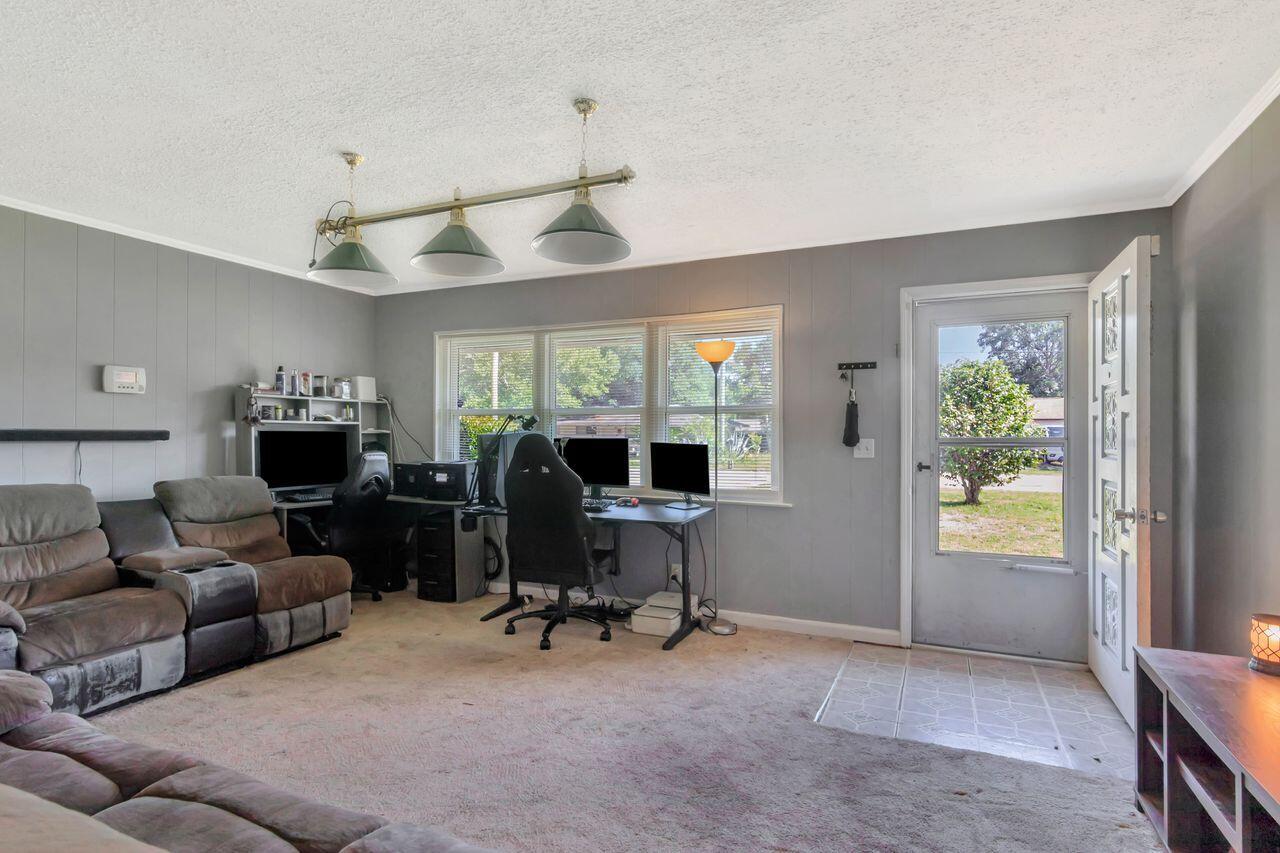 17 NW Highland Drive