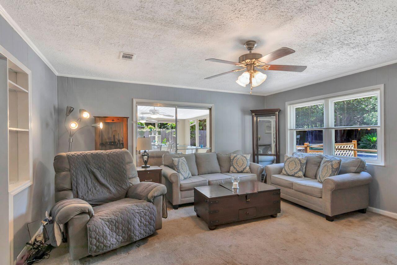 17 NW Highland Drive