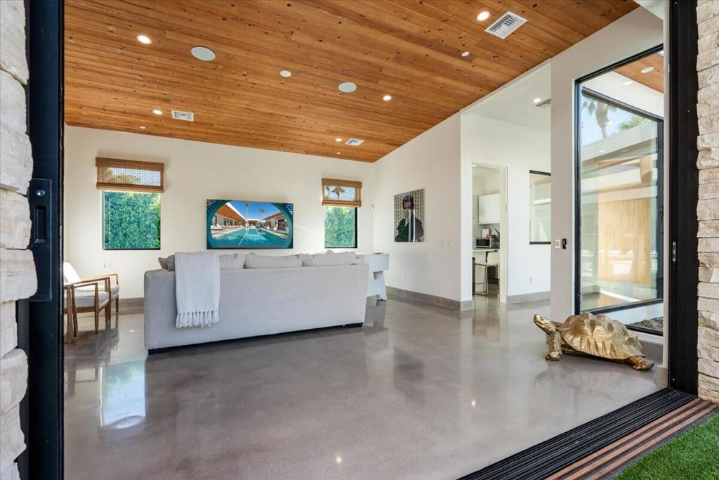 524 E E Miraleste Court Court