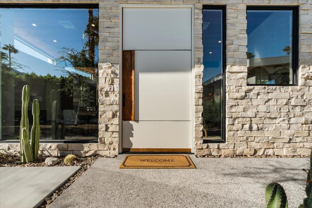 524 E E Miraleste Court Court