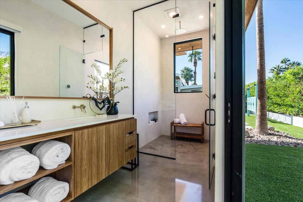 524 E E Miraleste Court Court