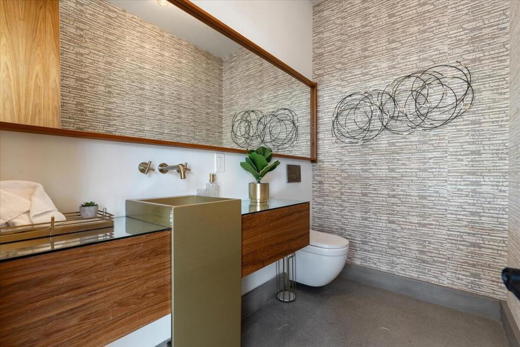 524 E E Miraleste Court Court