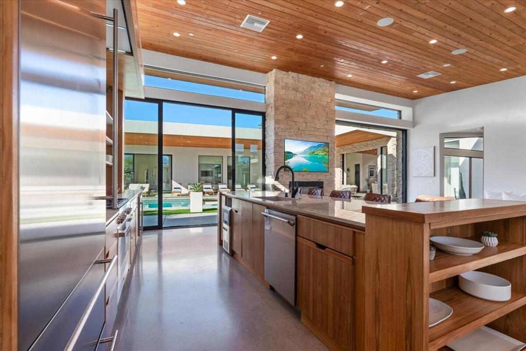 524 E E Miraleste Court Court