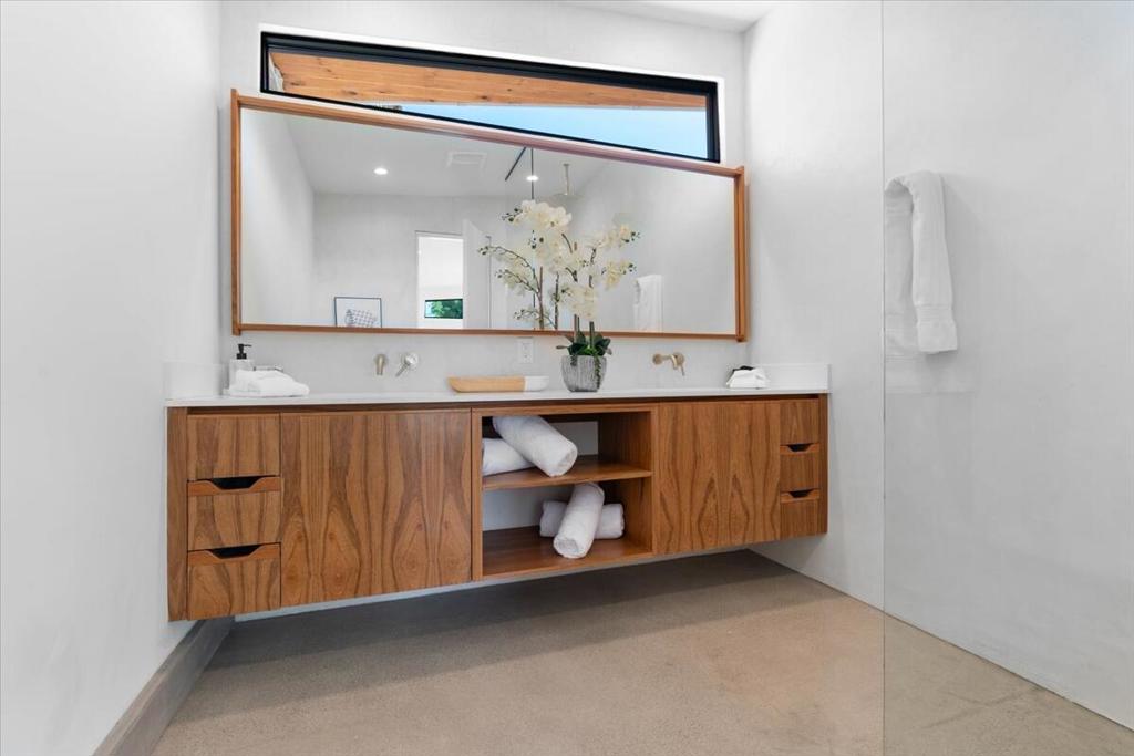 524 E E Miraleste Court Court