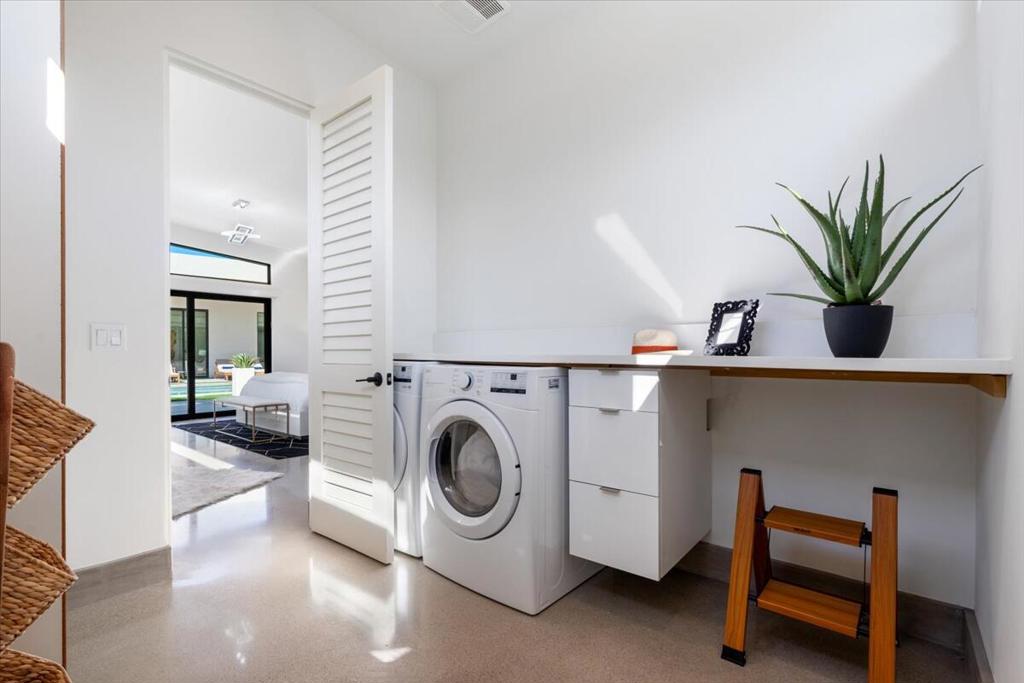 524 E E Miraleste Court Court