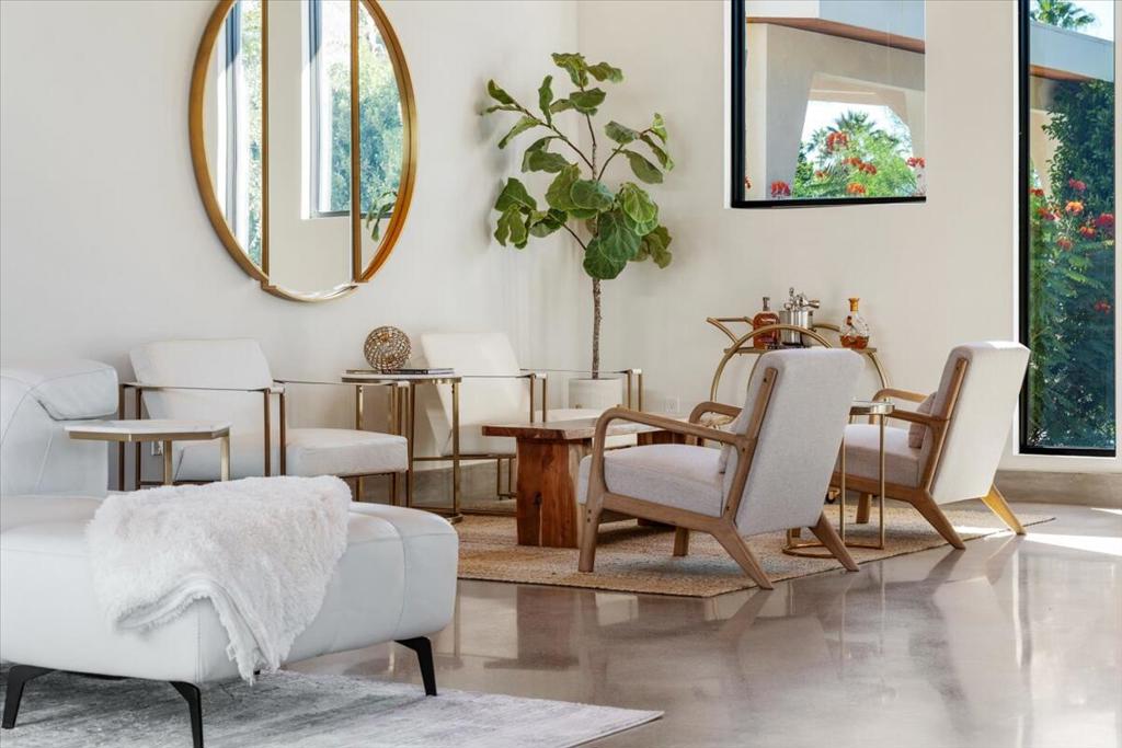 524 E E Miraleste Court Court