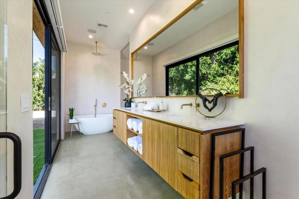 524 E E Miraleste Court Court