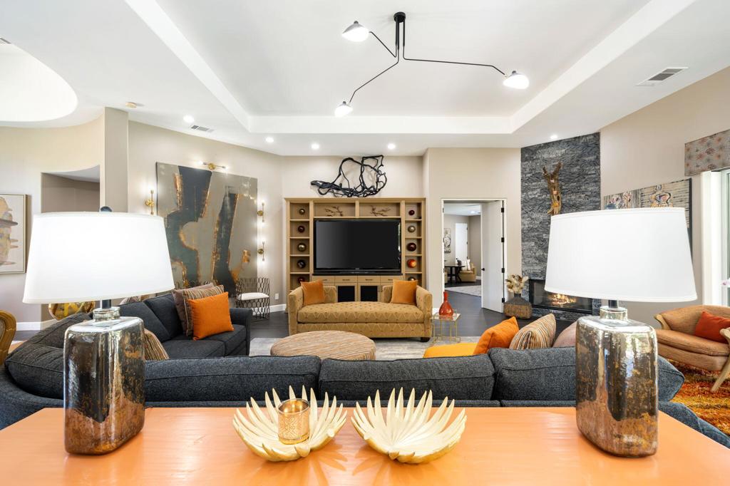 45368 Espinazo Street