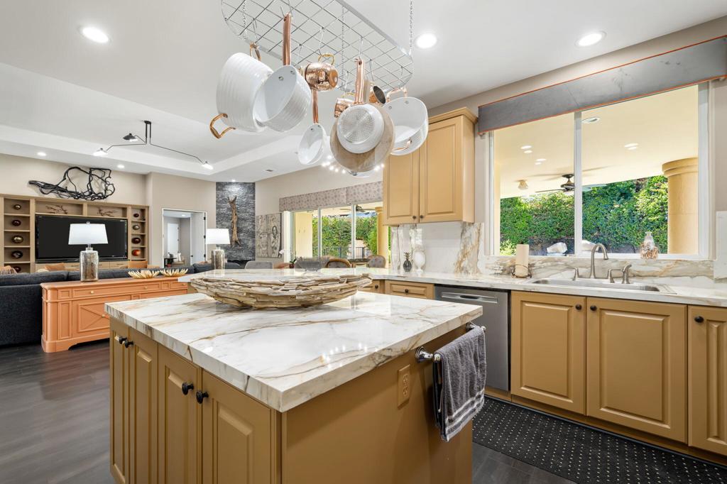 45368 Espinazo Street