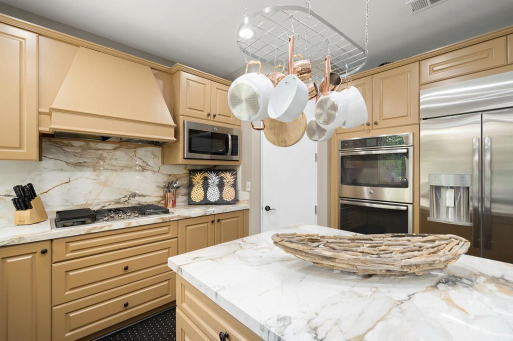 45368 Espinazo Street