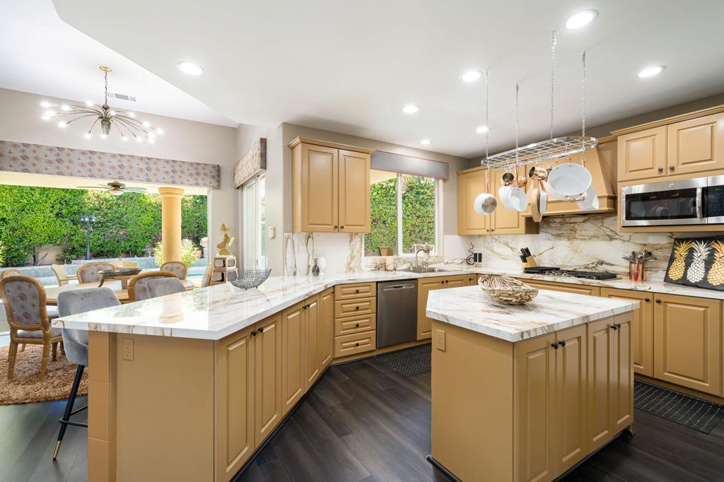 45368 Espinazo Street