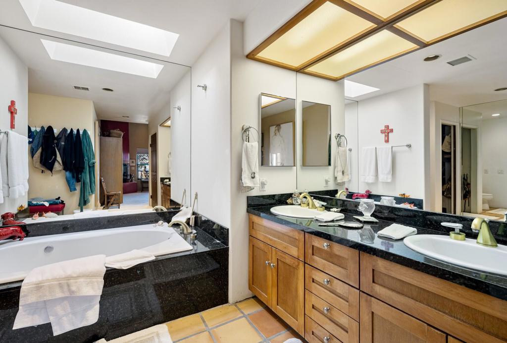 61100 Scenic Drive Unit: 263