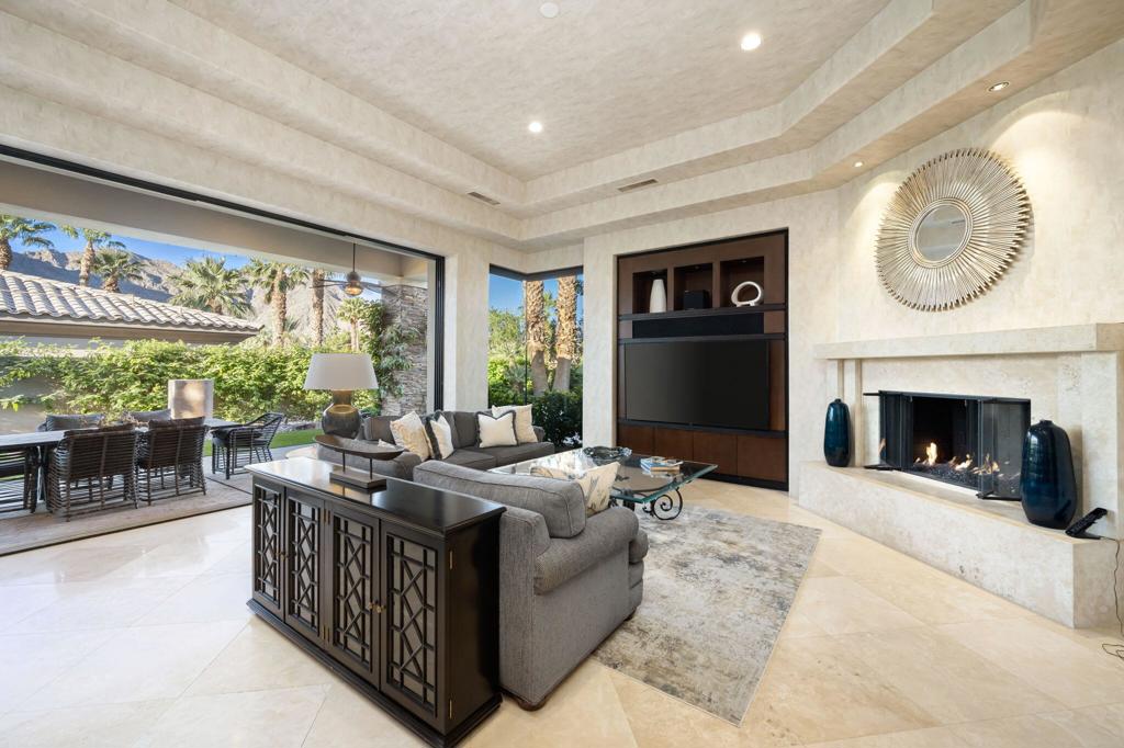 77613 N Via Villaggio