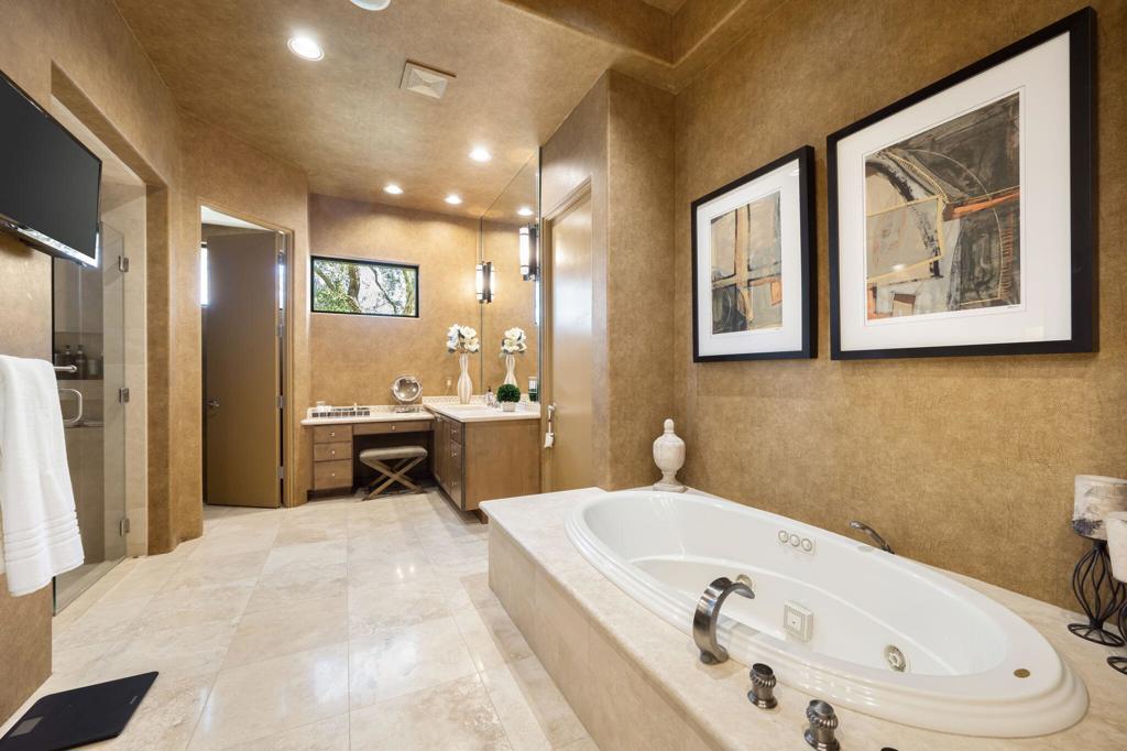 77613 N Via Villaggio