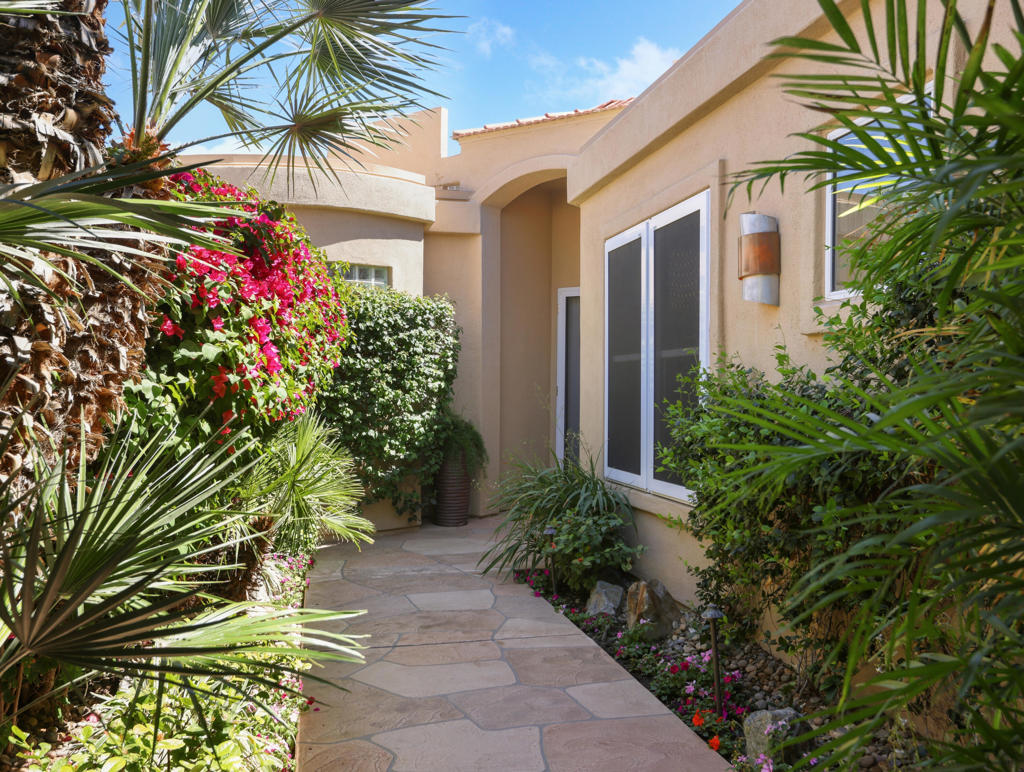 44490 Lakeside Drive