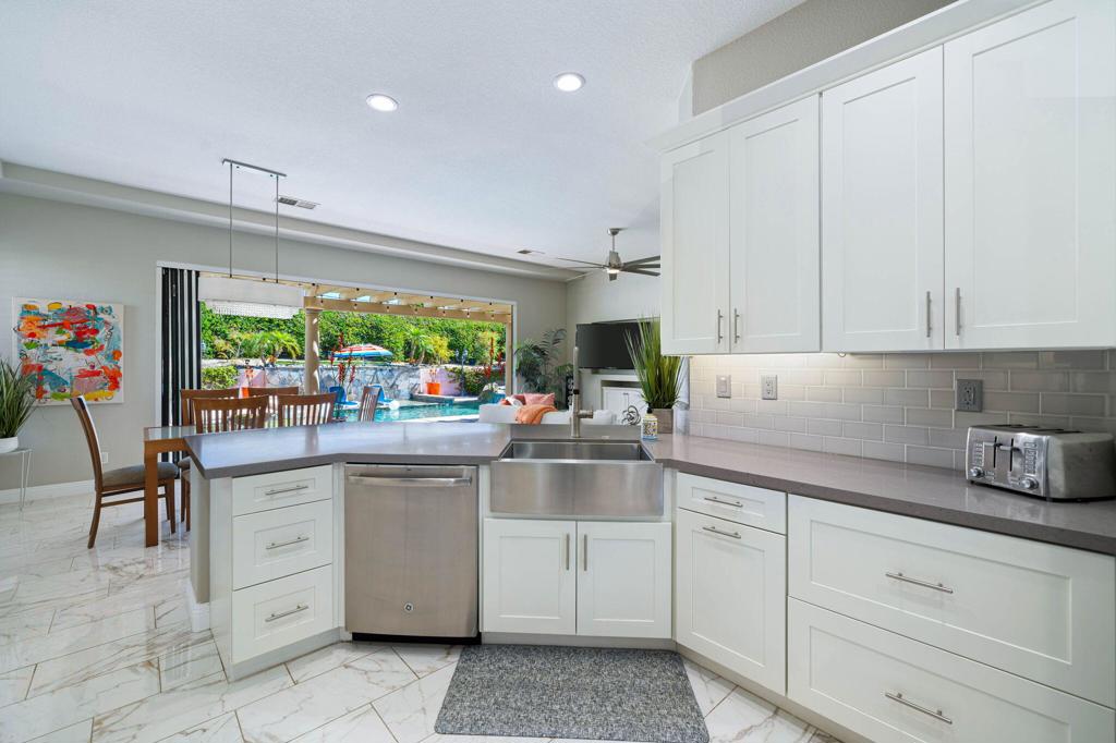 79718 Parkway Esplanade N