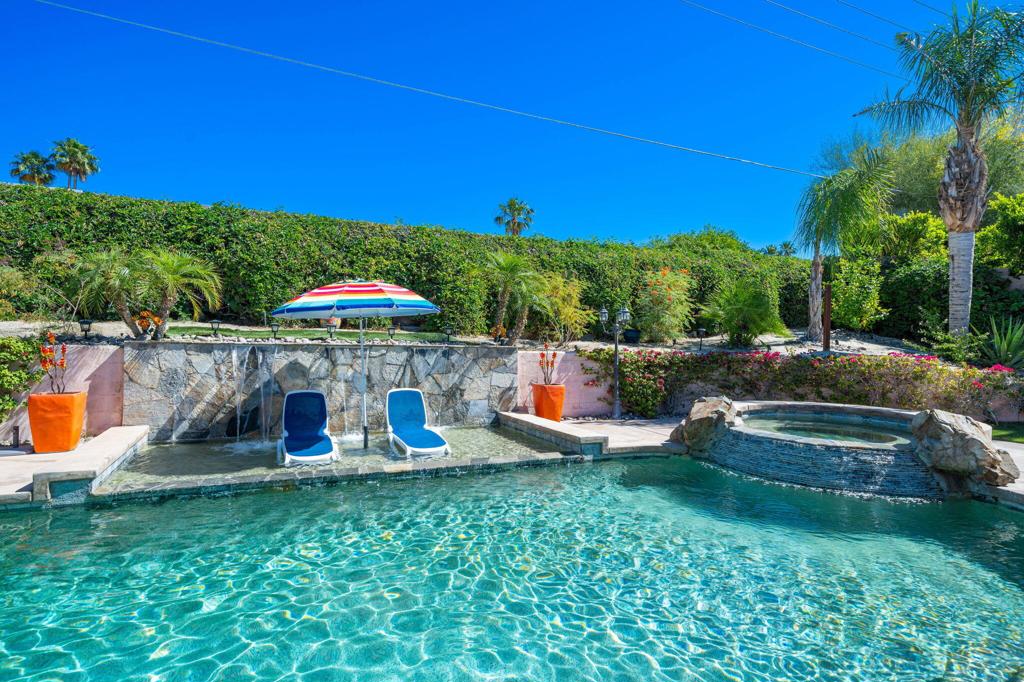 79718 Parkway Esplanade N