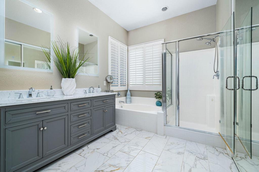 79718 Parkway Esplanade N