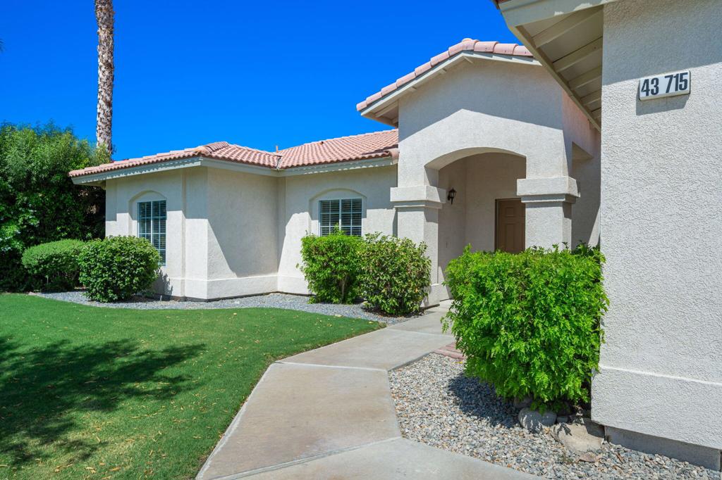 43715 Reclinata Way