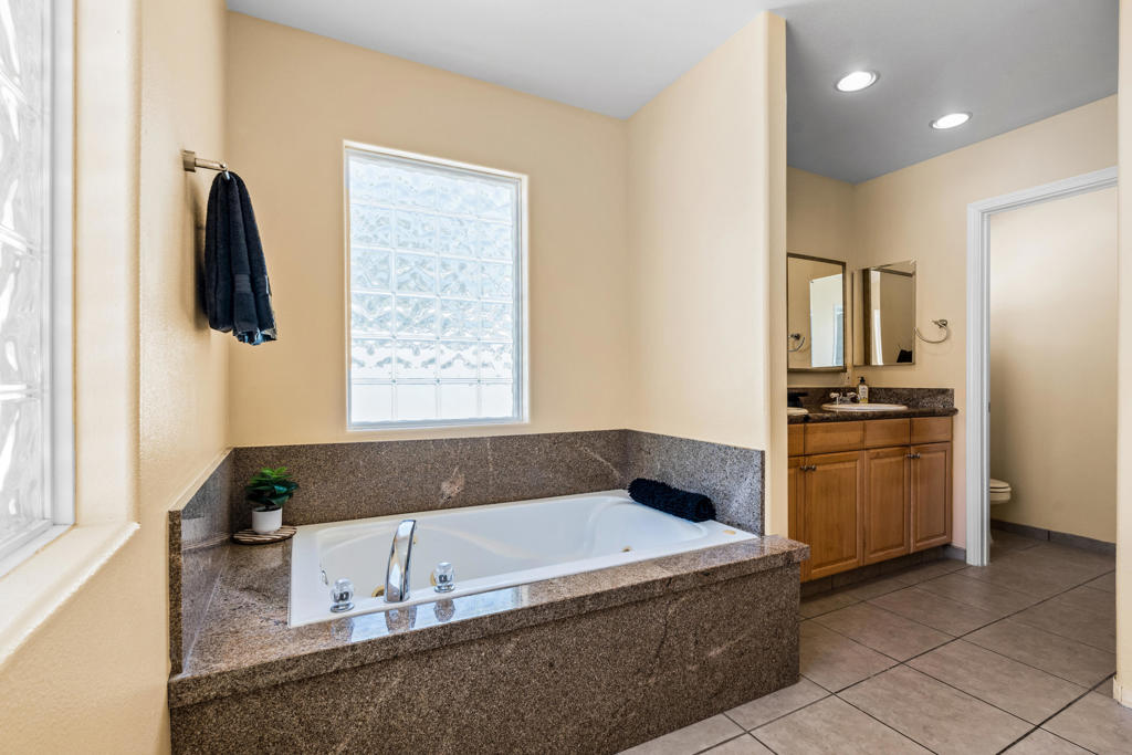 12211 Avenida Alta Loma