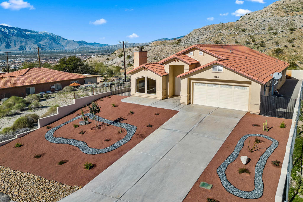 12211 Avenida Alta Loma