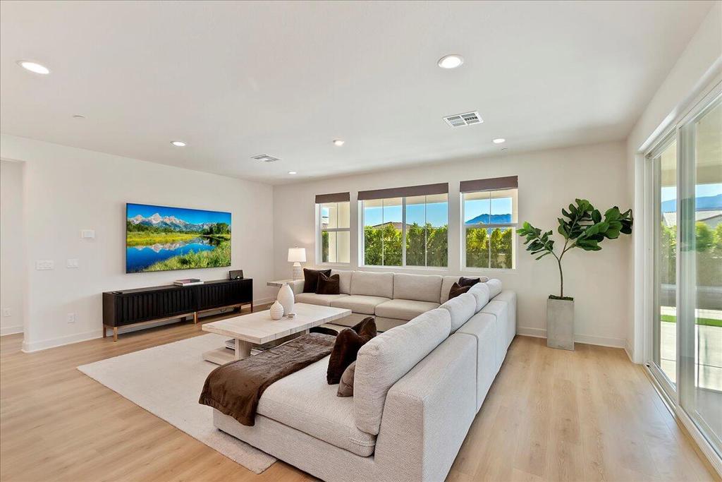 80435 Palatine Crt Court